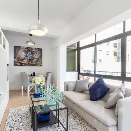 Banus - Center - Super Bright 2br - 2ba - Floor To Ceiling Windows - Prime Ricardo Soriano Location - Close To The & Plaza De Naranjos Old Town - Walk Everywhere - Surrounded By Restaurants, Cafes & Bars * Marbella