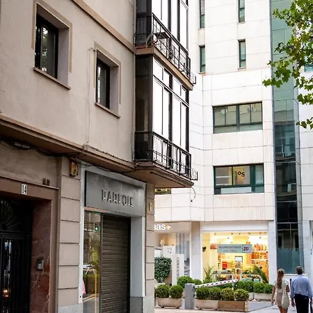 Banus - Center - Super Bright 2br - 2ba - Floor To Ceiling Windows - Prime Ricardo Soriano Location - Close To The & Plaza De Naranjos Old Town - Walk Everywhere - Surrounded By Restaurants, Cafes & Bars *