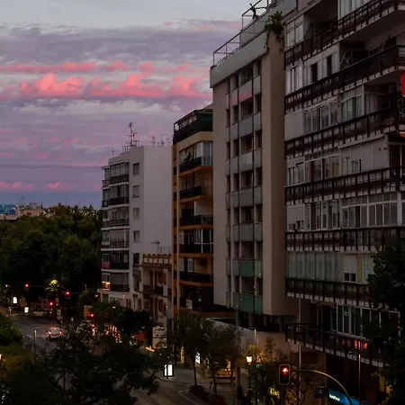 Banus - Center - Super Bright 2br - 2ba - Floor To Ceiling Windows - Prime Ricardo Soriano Location - Close To The & Plaza De Naranjos Old Town - Walk Everywhere - Surrounded By Restaurants, Cafes & Bars